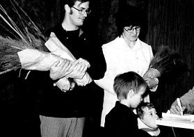 00-00-0000 Family with bundles of trees at check-out desk. Photo by Robert Mills