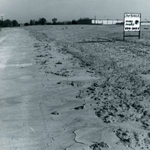 00-00-0000 Unidentified commercial area with a lot for sale-website