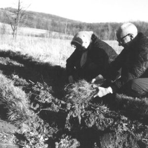 04-06-1969 Annabell and Clarence Snavely at J. Rinehart farm