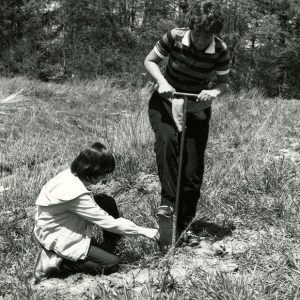 05-08-1981 Discovery School. Teacher & Student demonstrate tree planting
