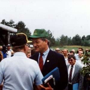 Ohio Gov. Celeste at farm stop in Richland Co-0001