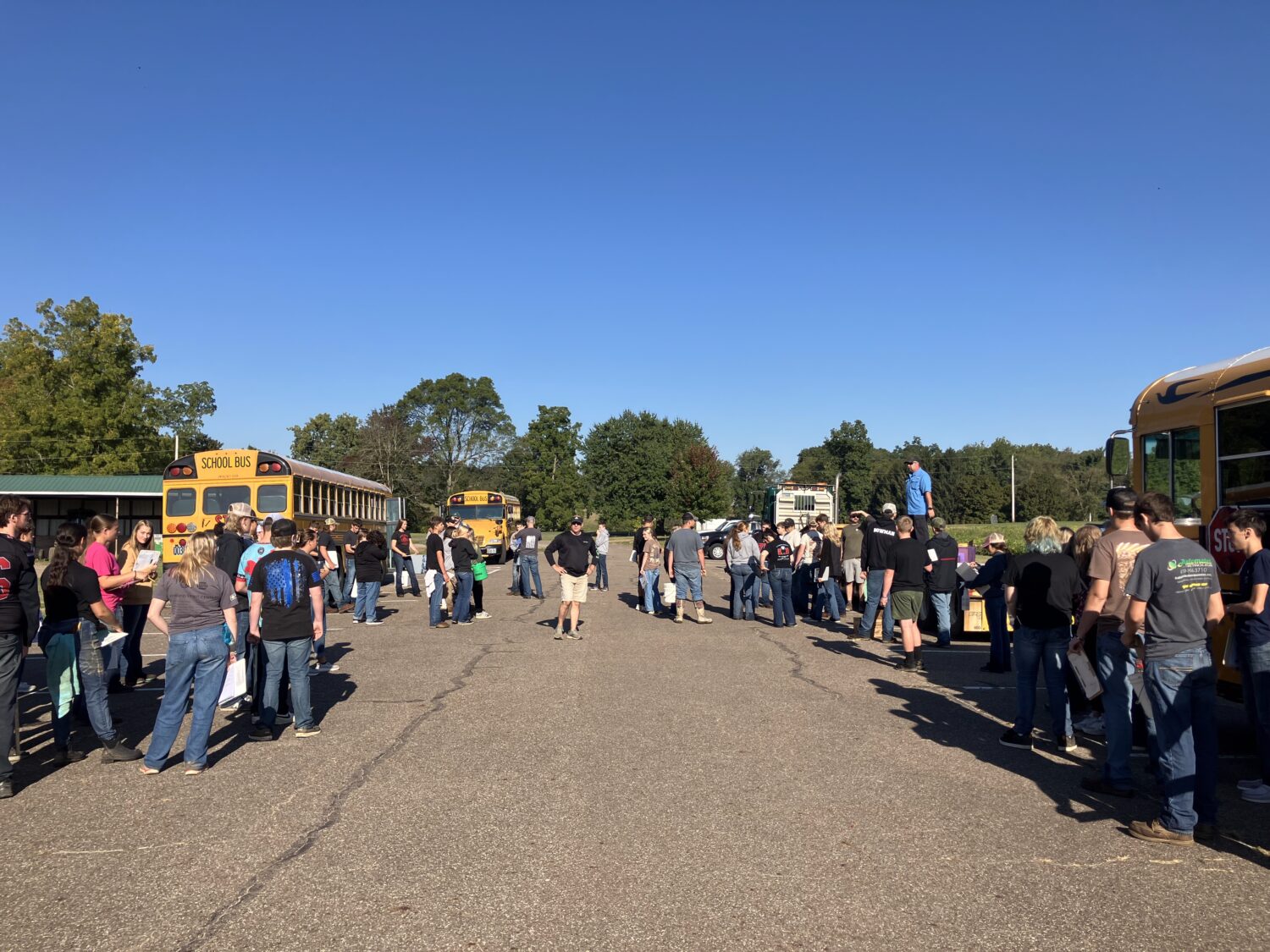 Students and school busses in the parking lot at Malabar Farm preparing for the competition.