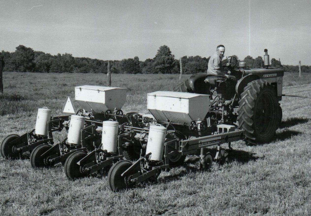 A 4-Row Planter
Photo ID#: A871