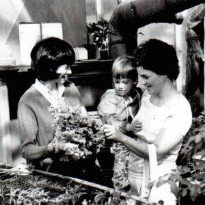 00_00_0000_Two_woman_with_child_at_nursery0001-2329