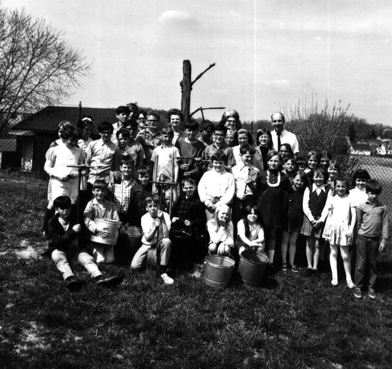 April 27, 1970
East Mansfield School
Carl Duffner and Mrs. Joyce Morkel
Photo ID#: E45