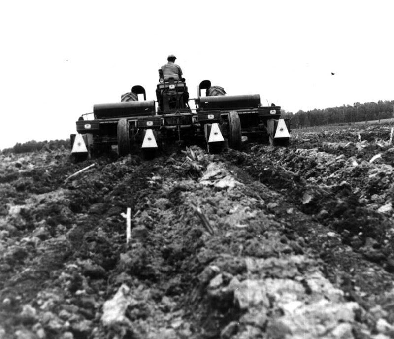 May 26, 1964
Ted Putt Farm
Photo ID#: A823