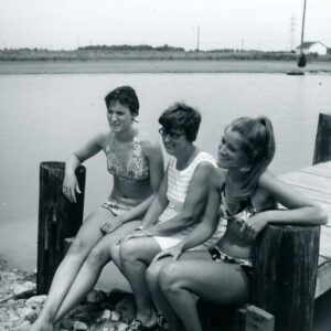07_15_1975_Herbert_Metzger_Farm._Marianne_Mrs._Jane__Patty_1_website-3740
