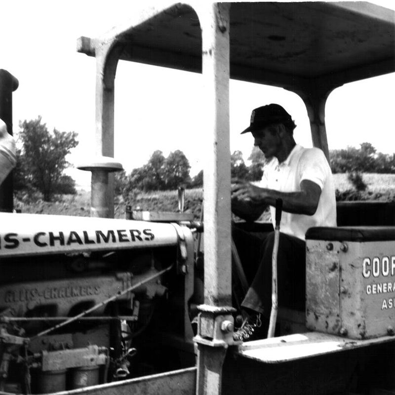 July 17, 1975
George Smith bulldozing at the Bill Evans' pond
Photo ID#: S299