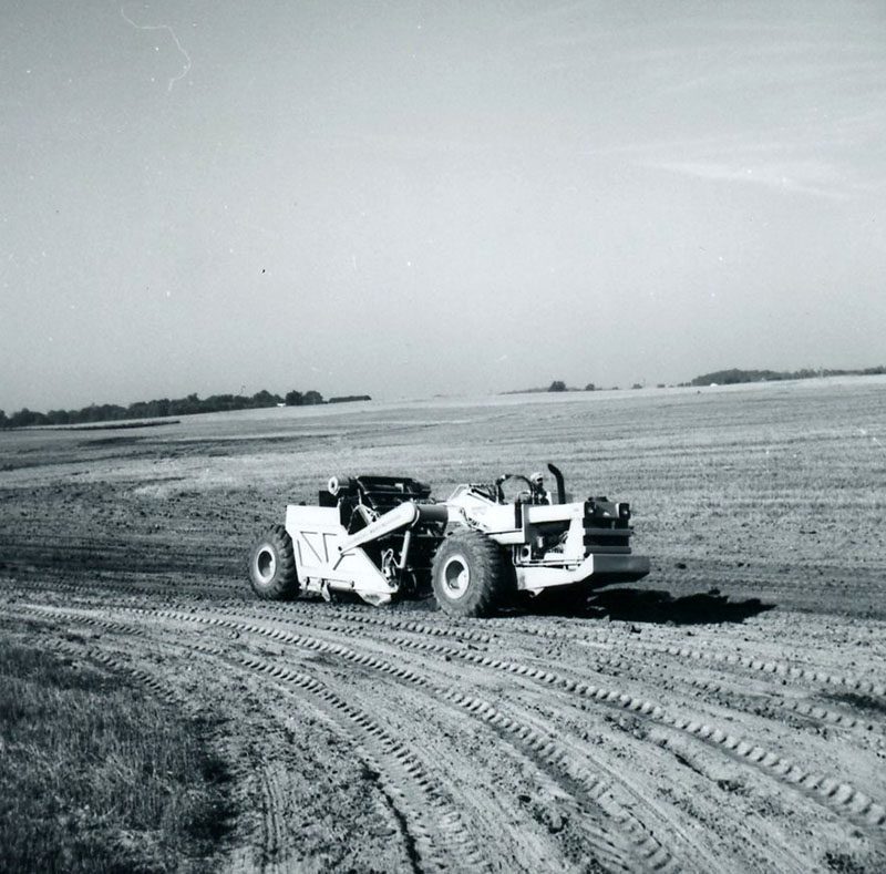 August 4, 1976
Beck Grauer Grassed Waterway
Frank Eberl on a pan scraper
Photo ID#: A762