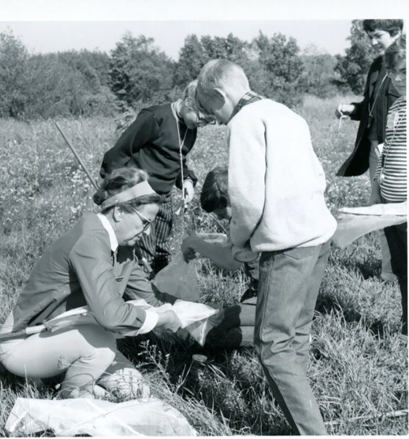September 26, 1967
Mohican Outdoor School
Mrs. Beatrice Sillner teaching ecology
Photo ID#: E254