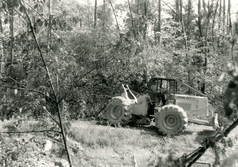 1990
Tornado clean-up, hauling debris to tire pit
Photo ID#: L46