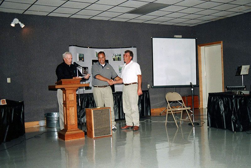2000
Annual Meeting
LaVaughn Oswalt and George Fackler present to Jerry Schumacher
Photo ID#: RSWCD449