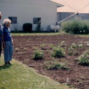 2003_Dale_and_Jean_Broeske__looking_at_garden___0001-299