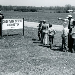 John_Sherrick_with_High_school_and_elementary_students_at_Crestview_School_Arboretum.____website-2106